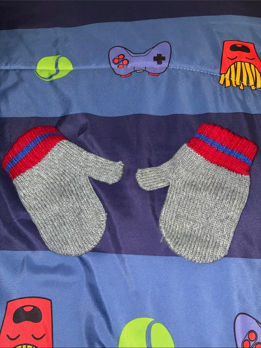 Vintage Healthtrx Kids Grey Mittens with Red & Blue Cuff Toddler 2T-5T